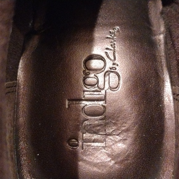 Indigo by Clarks women's Hedda Black Lea booties. EUC like new in box. Size 9M. - Picture 10 of 11